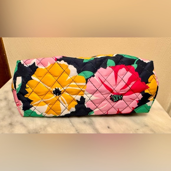 Modella Quilted Floral Cosmetic Bag LNC - Picture 3 of 6